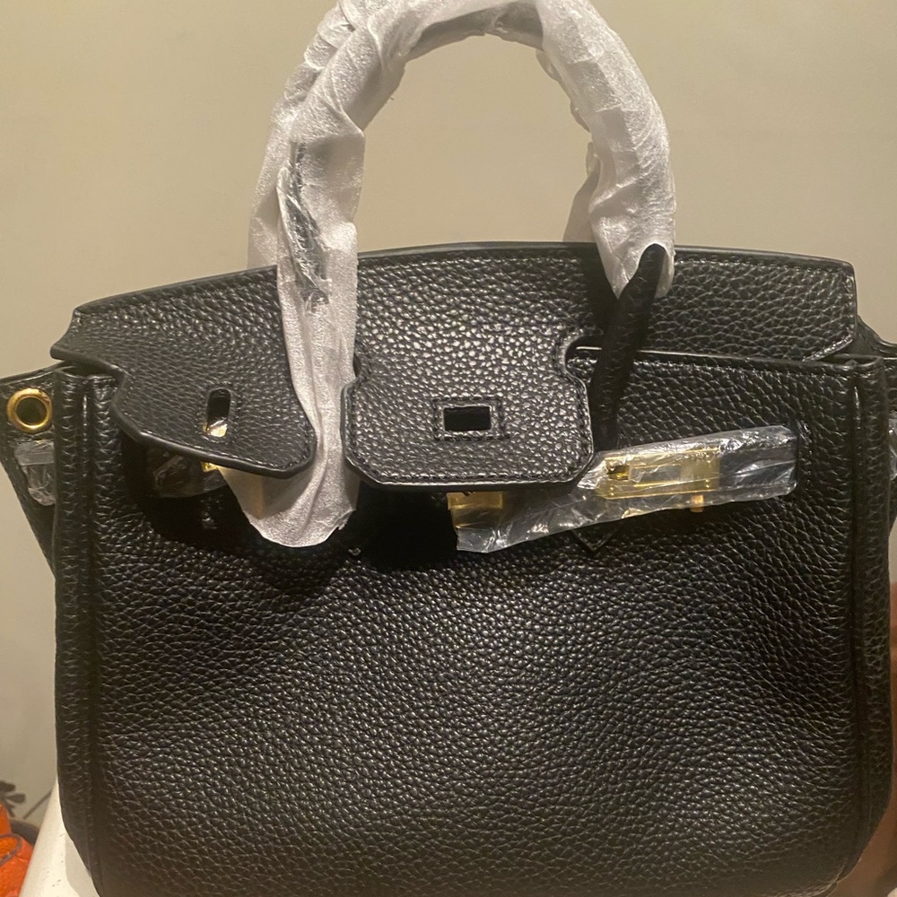 Elegant Black Leather Handbag